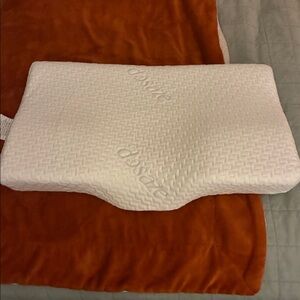 One Orthopedic Dosaze Pillow - Like New